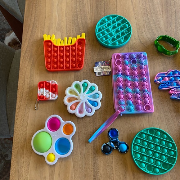 HUGE collection of POP ITS! - Picture 3 of 10